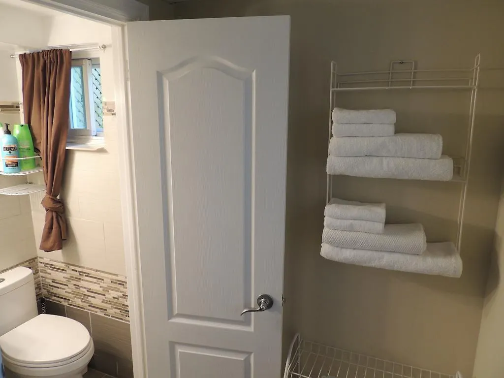 Toronto Vacation Home Rentals - Executive Underground One-Bedroom Apartment
