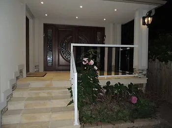 Toronto Vacation Home Rentals - Executive Underground One-Bedroom Apartment