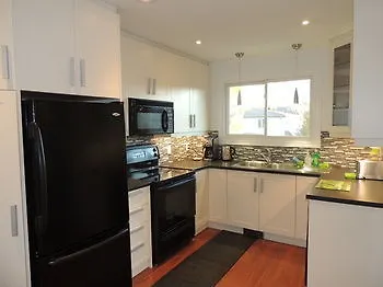 Toronto Vacation Home Rentals - Executive Underground One-Bedroom Apartment