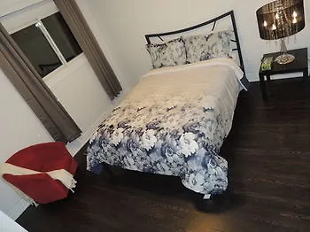Toronto Vacation Home Rentals - Executive Underground One-Bedroom Apartment