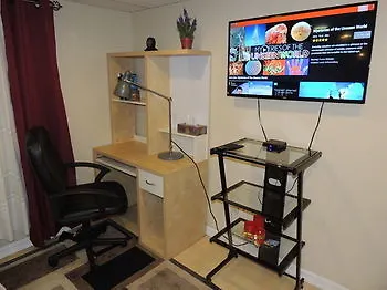 Toronto Vacation Home Rentals - Executive Underground One-Bedroom Apartment